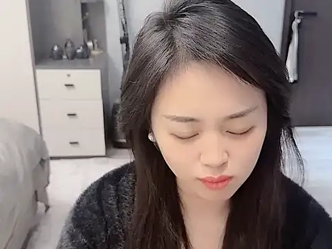 Snapshot of Lucky--Lucy chatting on 11.20.25 Lucky--Lucy online show from 11.20.25