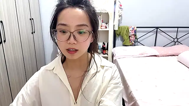 Snapshot of Hmm_0303 chatting on 04.29.26 Hmm 0303 online show from 04.29.26