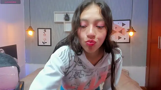 Snapshot of Valery_clk chatting on 11.05.25 Valery clk online show from 11.05.25