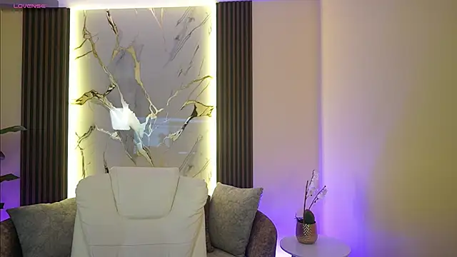 TessaaFox online show from 12.18.25