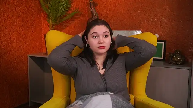 Snapshot of MonetBrinkman chatting on 11.13.25 MonetBrinkman online show from 11.13.25