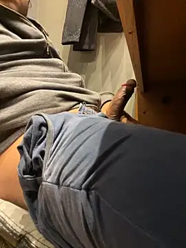 Snapshot of Alex281225 chatting on 12.01.25 Alex281225 online show from 12.01.25