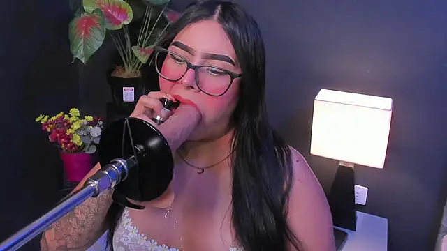 Snapshot of Amy_whittee chatting on 04.13.26 Amy whittee online show from 04.13.26