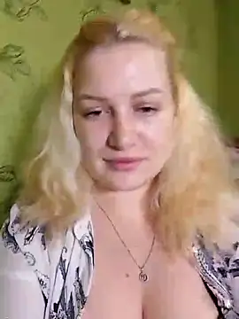 Snapshot of Steshaa chatting on 11.06.25 Steshaa online show from 11.06.25