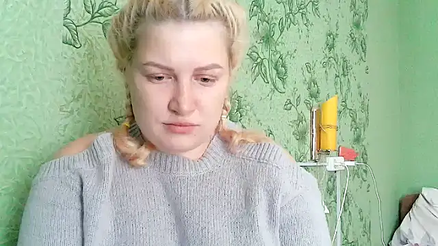 Snapshot of Steshaa chatting on 11.12.25 Steshaa online show from 11.12.25