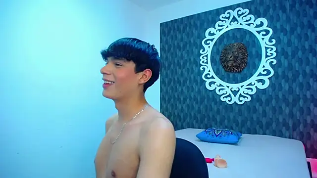 Snapshot of Isaac_Kurtt chatting on 11.07.25 Isaac Kurtt online show from 11.07.25