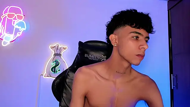 Snapshot of Quetzal_coatl_ chatting on 11.06.25 Quetzal coatl online show from 11.06.25