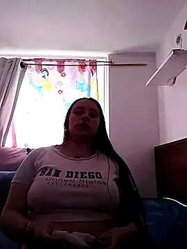 Snapshot of Thamara- chatting on 11.07.25 Thamara- online show from 11.07.25