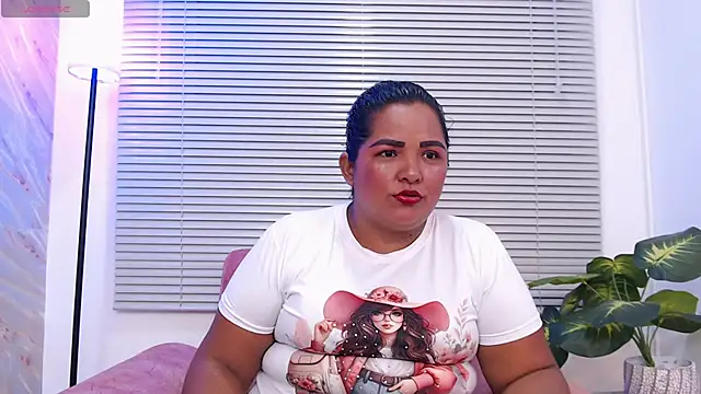 Lunaa Milf online show from 11.11.25