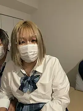 Snapshot of MISIRINN chatting on 11.28.25 MISIRINN online show from 11.28.25