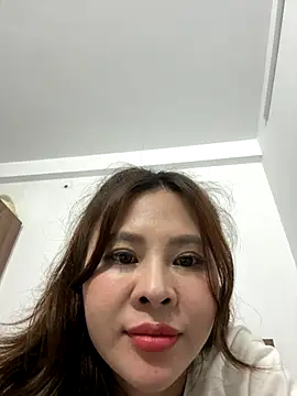 Snapshot of hellela-a chatting on 11.06.25 hellela-a online show from 11.06.25