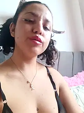 Snapshot of iriss_05 chatting on 11.25.25 iriss 05 online show from 11.25.25