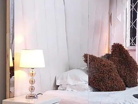 Snapshot of MarianaVillaloboz chatting on 11.12.25 MarianaVillaloboz online show from 11.12.25