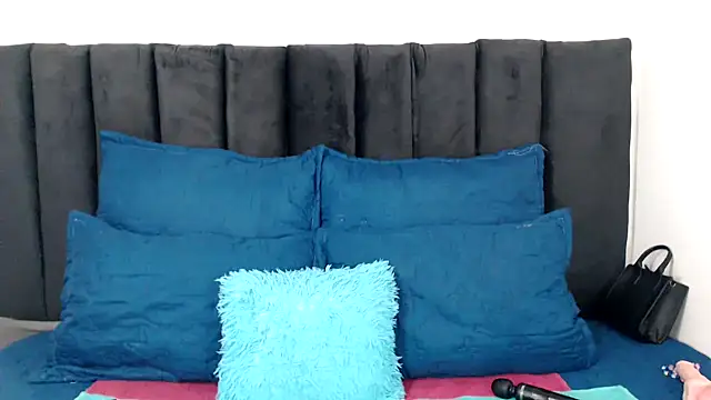 Miss-Berries online show from 04.12.26