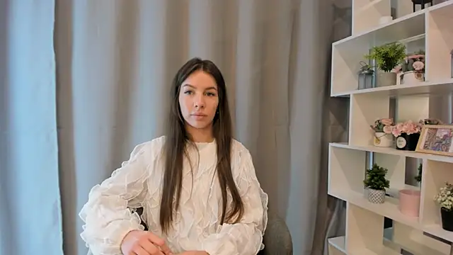 Snapshot of OtiliaNatiello chatting on 11.07.25 OtiliaNatiello online show from 11.07.25