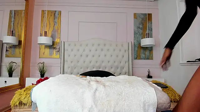 RosaliaMontero online show from 11.18.25