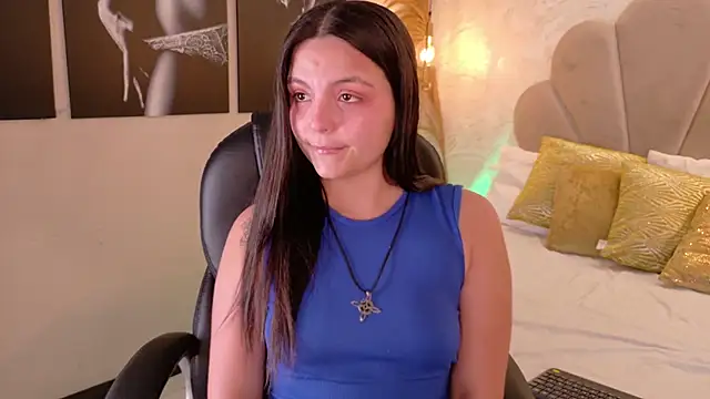 Snapshot of GabyQueens chatting on 11.08.25 GabyQueens online show from 11.08.25