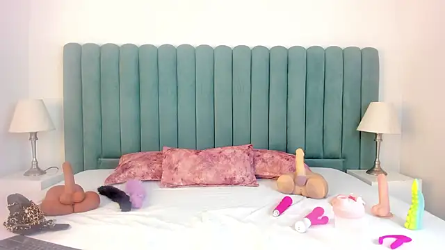 FrancescaSkuirt online show from 02.19.26