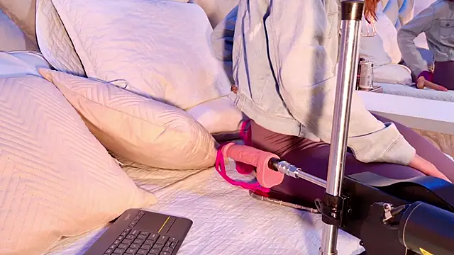 crystal gilton online show from 02.10.26