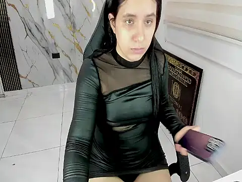 Snapshot of queen_findom1 chatting on 05.10.26 queen findom1 online show from 05.10.26