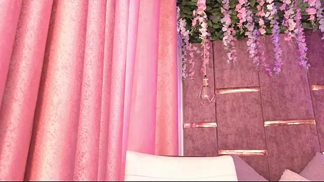 AuroraLanee  online show from 11.26.25