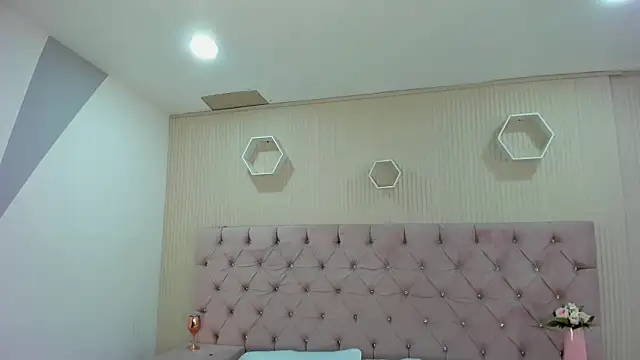 ZarinaWynne online show from 05.18.26