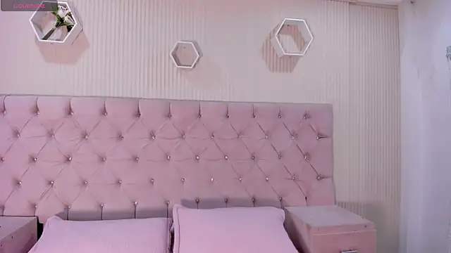 ZarinaWynne online show from 06.25.26