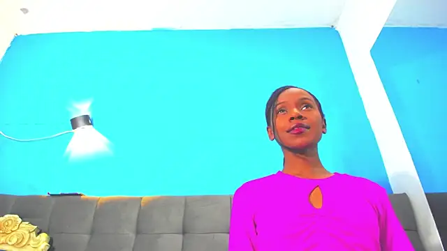 Snapshot of Aliis_Love chatting on 11.25.25 Aliis Love online show from 11.25.25