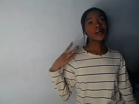 Snapshot of Aliis_Love chatting on 12.04.25 Aliis Love online show from 12.04.25