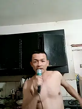 Snapshot of elzafiro37 chatting on 11.08.25 elzafiro37 online show from 11.08.25