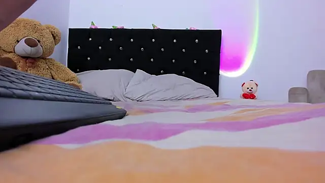  emiily pink online show from 04.21.26