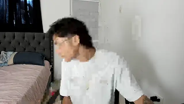 Snapshot of raccon_master chatting on 11.18.25 raccon master online show from 11.18.25