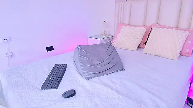 alanarose18 online show from 05.15.26