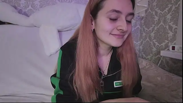 Snapshot of SweetLiaison chatting on 11.11.25 SweetLiaison online show from 11.11.25