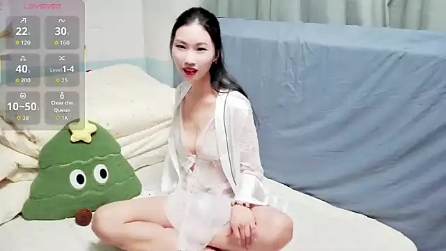 Snapshot of QIQIZHAO-2025 chatting on 11.26.25 QIQIZHAO-2025 online show from 11.26.25