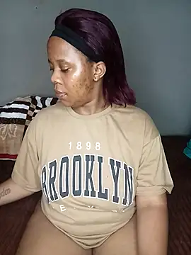 Snapshot of Emmylove-xr25 chatting on 11.20.25 Emmylove-xr25 online show from 11.20.25