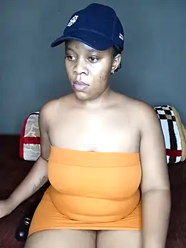 Snapshot of Emmylove-xr25 chatting on 11.28.25 Emmylove-xr25 online show from 11.28.25