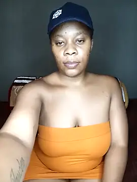 Snapshot of Emmylove-xr25 chatting on 11.28.25 Emmylove-xr25 online show from 11.28.25