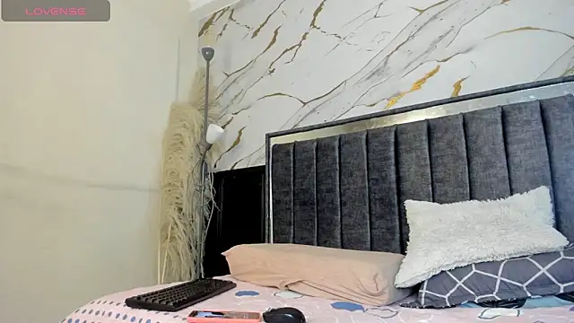 emma bloom  online show from 11.15.25