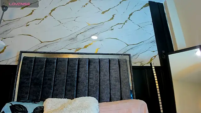 emma bloom  online show from 11.21.25