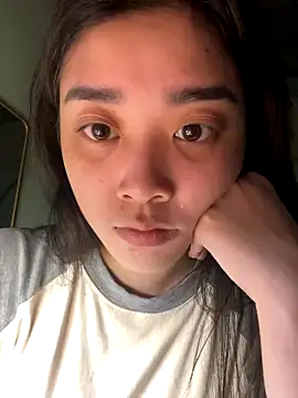 Snapshot of Lynn-122 chatting on 11.08.25 Lynn-122 online show from 11.08.25