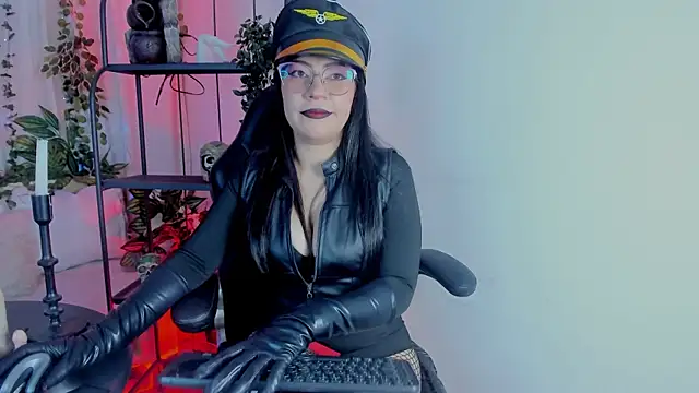 Halley Ravenn online show from 05.15.26