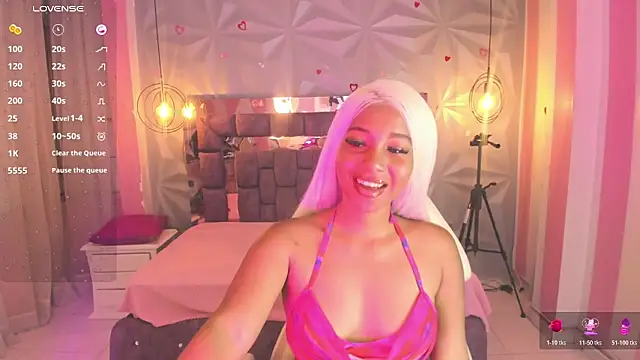 Snapshot of Saloome_collins chatting on 11.12.25 Saloome collins online show from 11.12.25