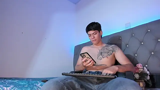 Snapshot of joseph_clark chatting on 11.10.25 joseph clark online show from 11.10.25