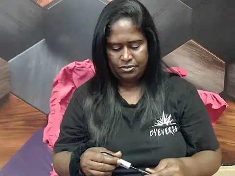 Snapshot of IndianDeluxe chatting on 11.08.25 IndianDeluxe online show from 11.08.25