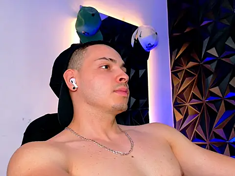 Snapshot of Maxwell_Dupont chatting on 11.15.25 Maxwell Dupont online show from 11.15.25