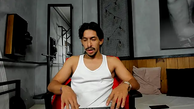 Snapshot of DylanRay_18 chatting on 11.09.25 DylanRay 18 online show from 11.09.25