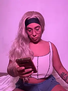 Snapshot of CaneliitaBlaze chatting on 11.11.25 CaneliitaBlaze online show from 11.11.25