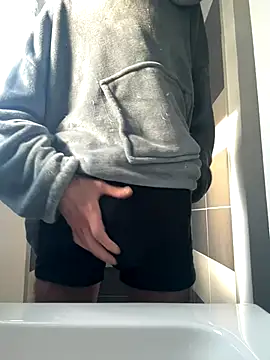 Snapshot of groschibre40100 chatting on 11.16.25 groschibre40100 online show from 11.16.25