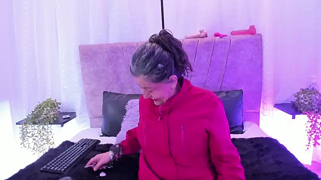 Snapshot of Victoriaa_Anderson chatting on 04.24.26 Victoriaa Anderson online show from 04.24.26